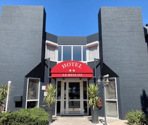 Logis Hotel- Hotel Restaurant Le Rialto Le Sequestre المظهر الخارجي الصورة